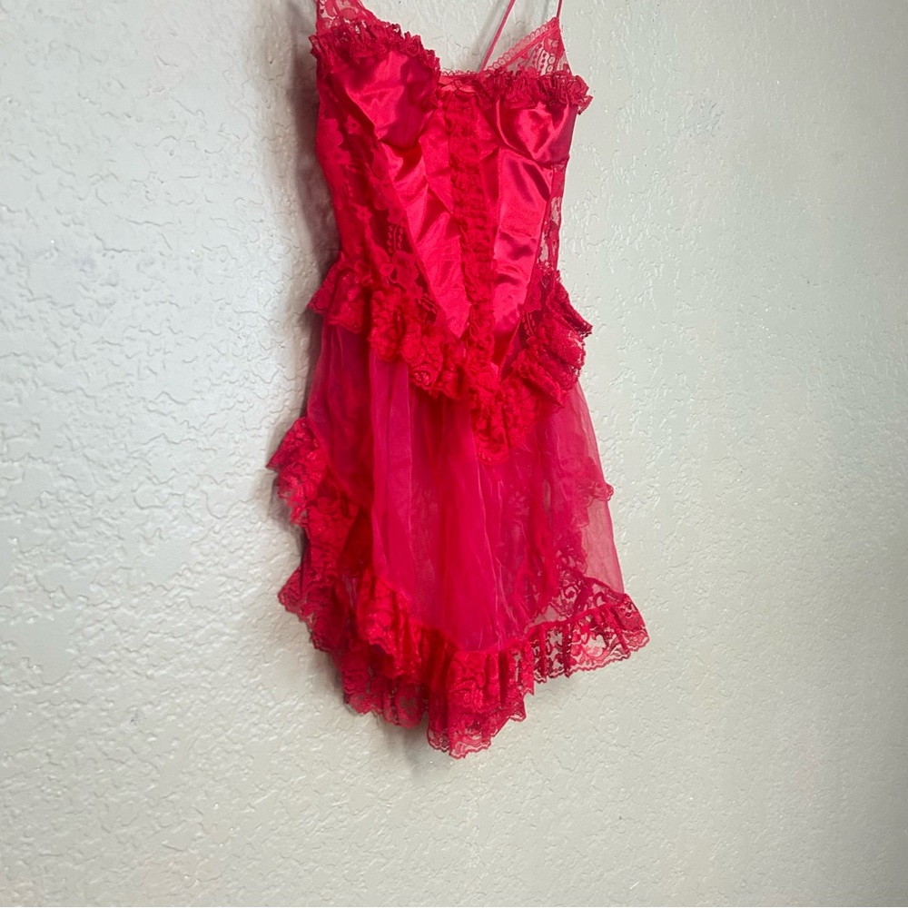 Vintage Red Lacey chemise ruffled full skirt size medium with matching undies - Picture 9 of 9